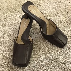 Like New Kenneth Cole Reaction Brown Leather Mules, Size 9